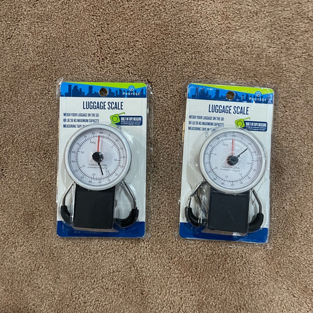 Black and White Luggage Scale